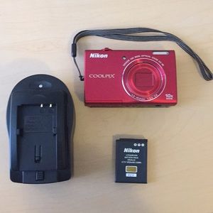 Nixon Coolpix S6200 (Red)
